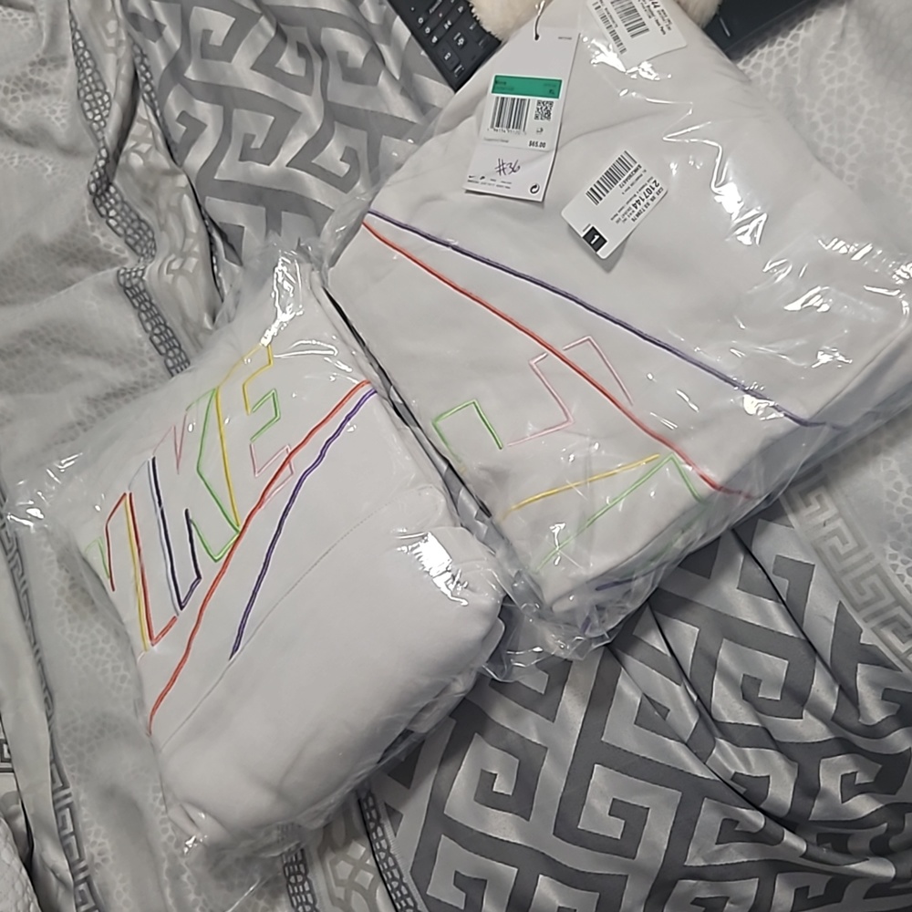 NIKE MEN FLEECE PULLOVER AND JOGGERS